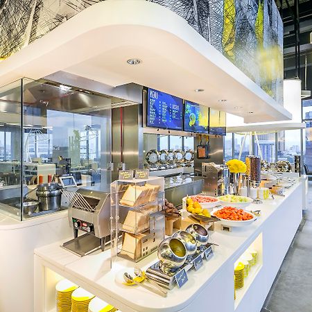 Yello Hotel Harmoni Jakarta Ngoại thất bức ảnh