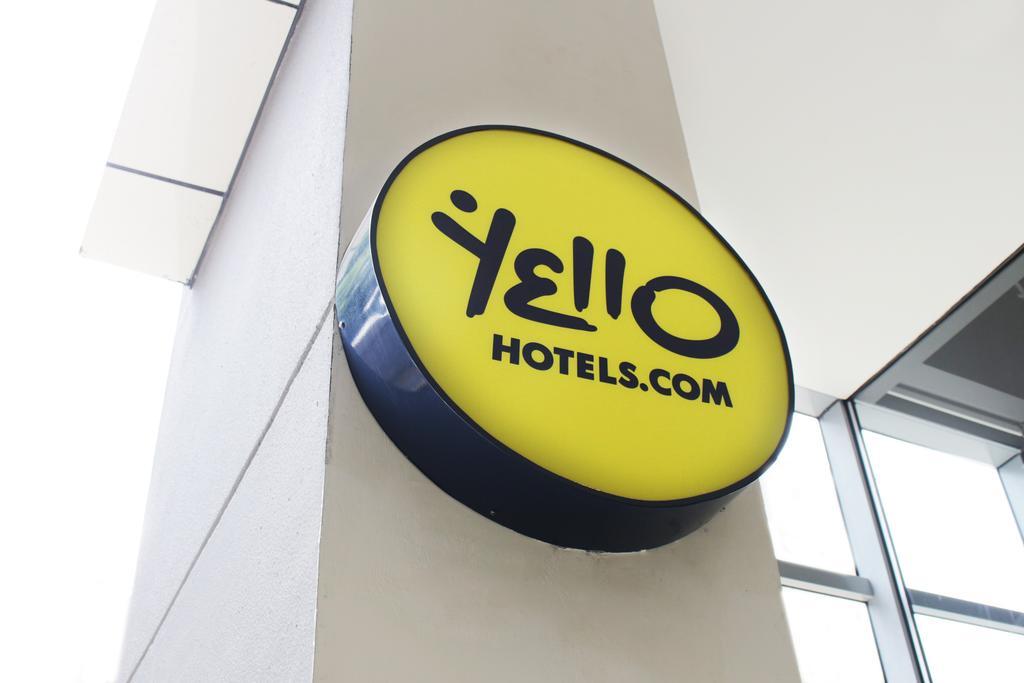 Yello Hotel Harmoni Jakarta Ngoại thất bức ảnh
