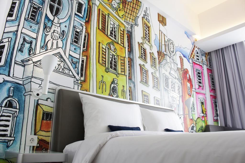 Yello Hotel Harmoni Jakarta Ngoại thất bức ảnh