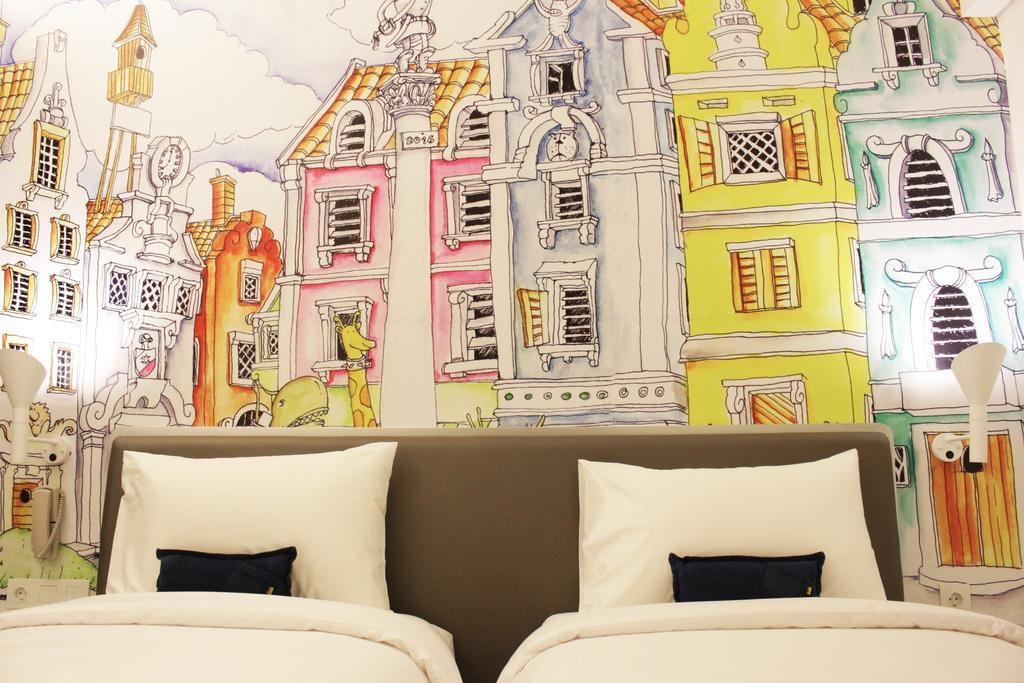 Yello Hotel Harmoni Jakarta Ngoại thất bức ảnh