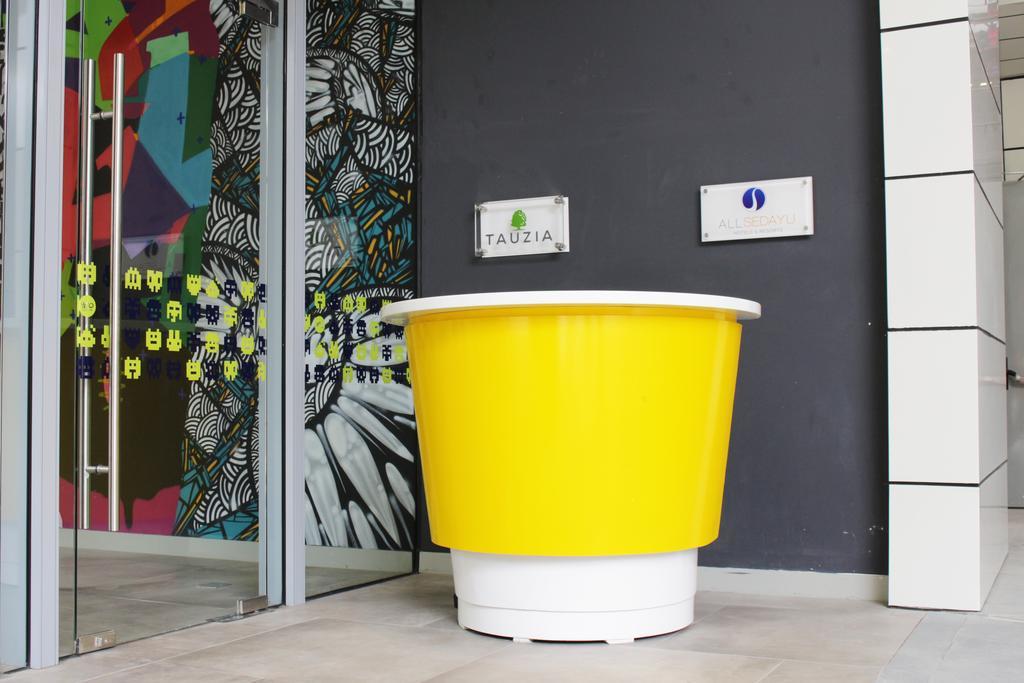 Yello Hotel Harmoni Jakarta Ngoại thất bức ảnh