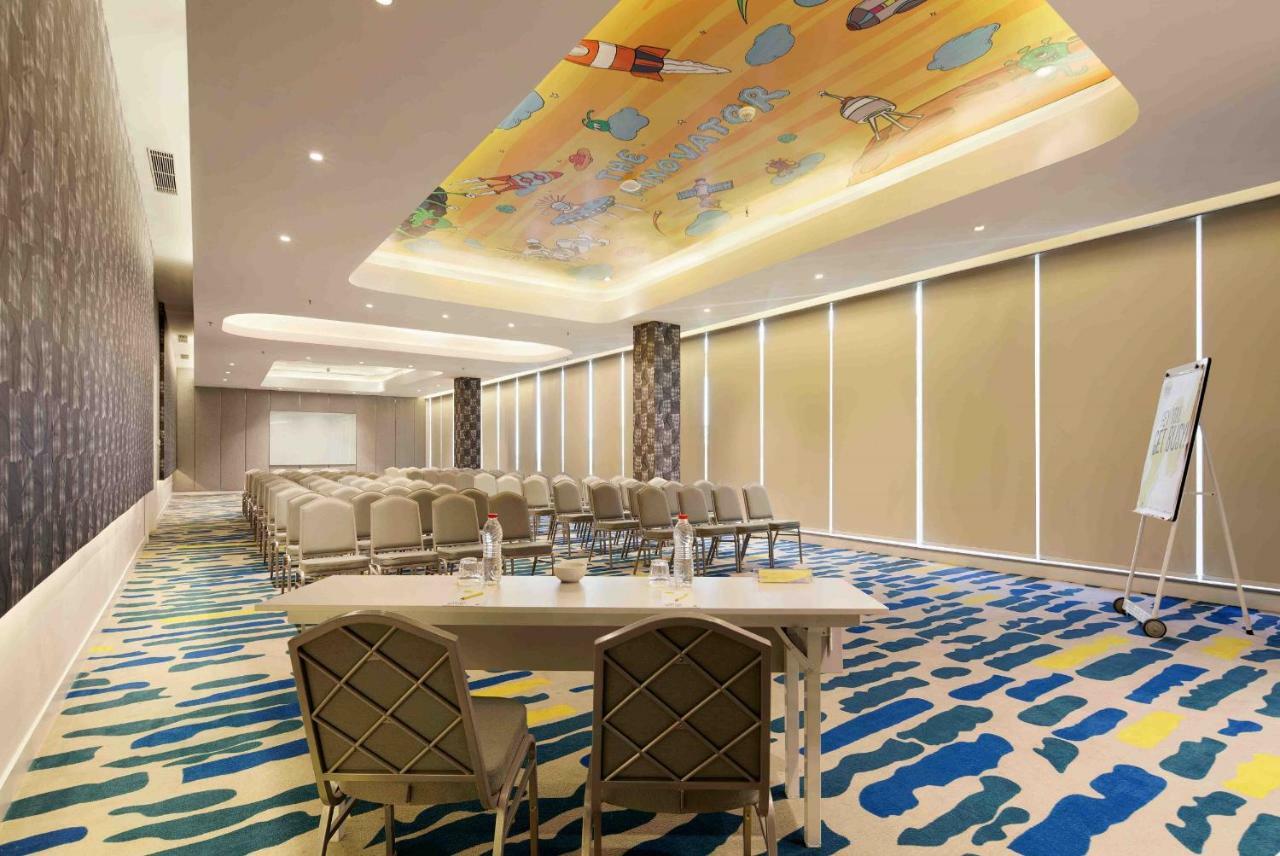 Yello Hotel Harmoni Jakarta Ngoại thất bức ảnh