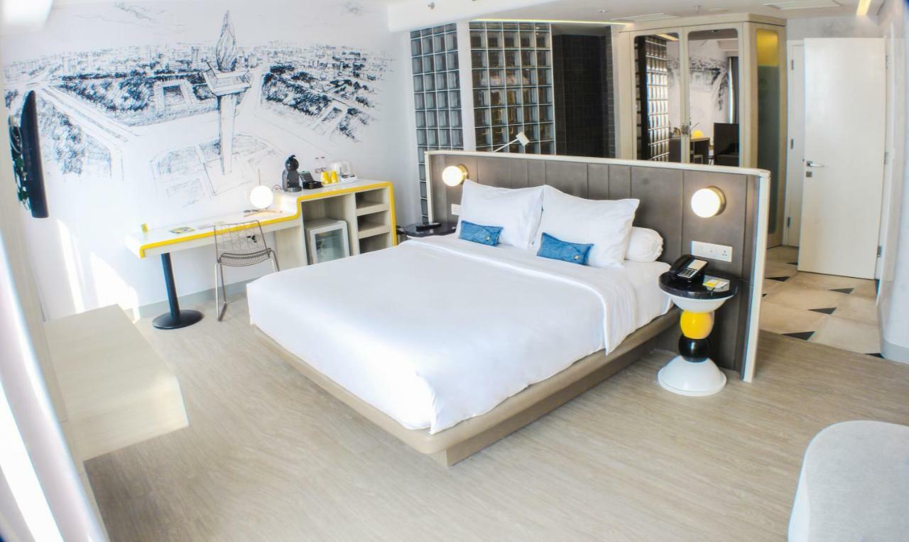 Yello Hotel Harmoni Jakarta Ngoại thất bức ảnh