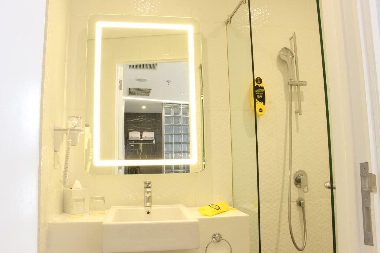 Yello Hotel Harmoni Jakarta Ngoại thất bức ảnh