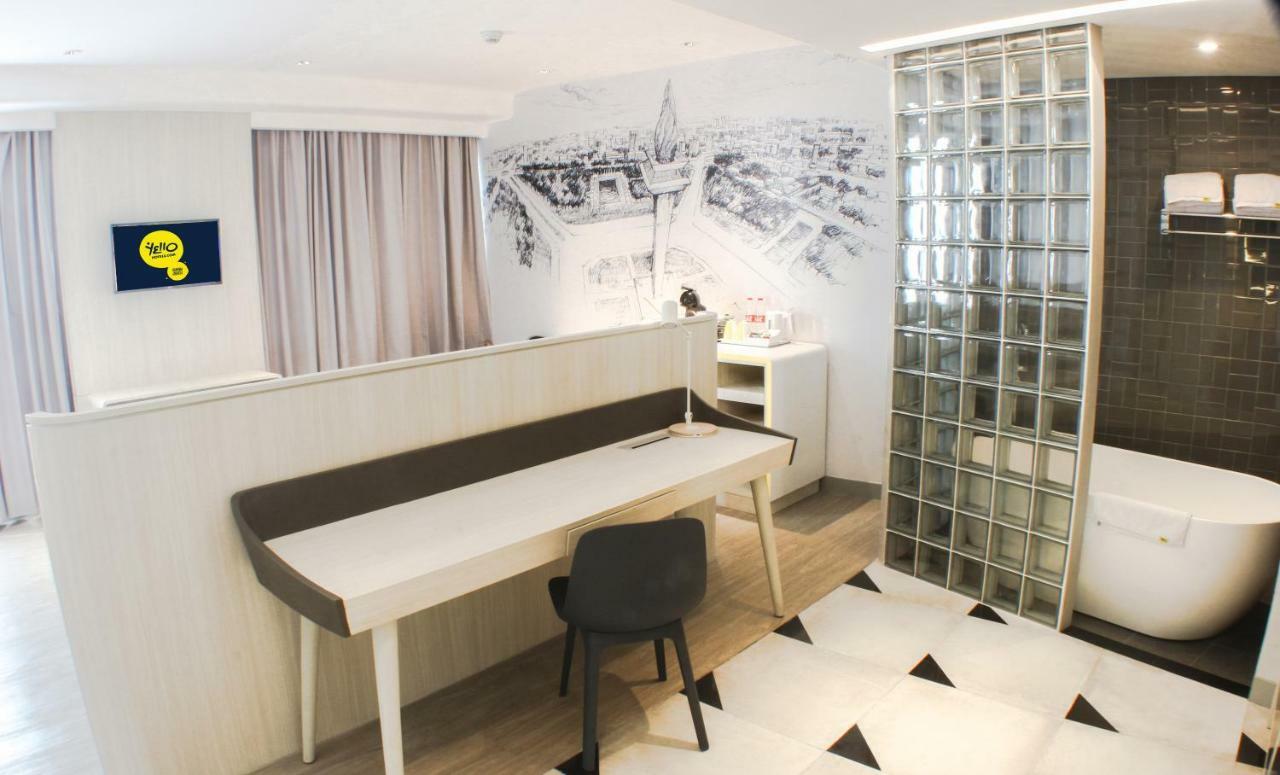 Yello Hotel Harmoni Jakarta Ngoại thất bức ảnh
